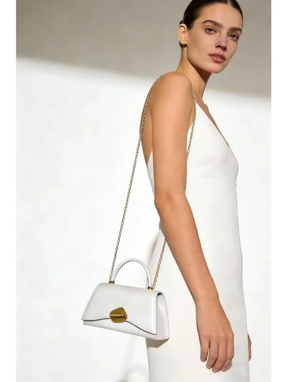 Chic Textured PU Leather Top Handle Handbag with Gold Clasp - Stylish Daily